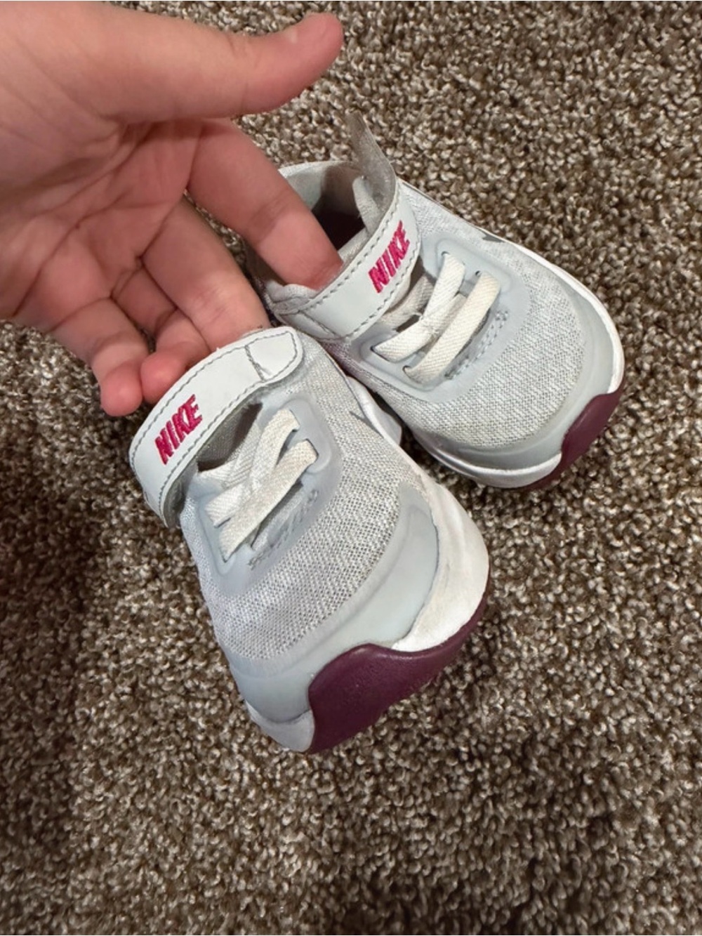 Nike Kids White and Plum Hook-and-Loop Athletic Sneakers